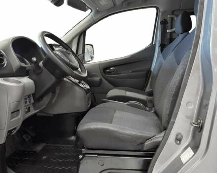 Сірий Ніссан NV200, об'ємом двигуна 0 л та пробігом 70 тис. км за 16300 $, фото 6 на Automoto.ua