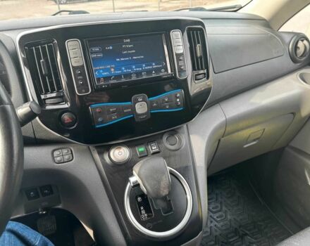 Серый Ниссан NV200, объемом двигателя 0 л и пробегом 90 тыс. км за 14000 $, фото 16 на Automoto.ua