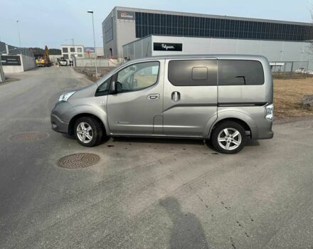 Серый Ниссан NV200, объемом двигателя 0 л и пробегом 90 тыс. км за 14000 $, фото 7 на Automoto.ua