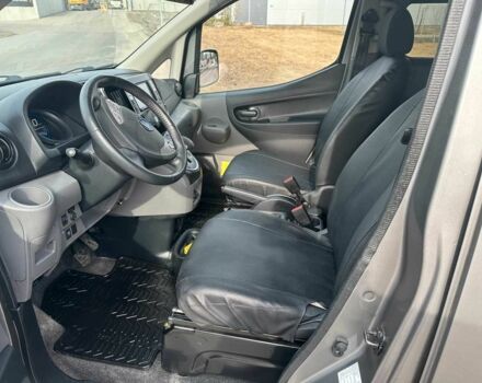 Серый Ниссан NV200, объемом двигателя 0 л и пробегом 90 тыс. км за 14000 $, фото 15 на Automoto.ua