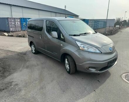 Серый Ниссан NV200, объемом двигателя 0 л и пробегом 90 тыс. км за 14000 $, фото 5 на Automoto.ua