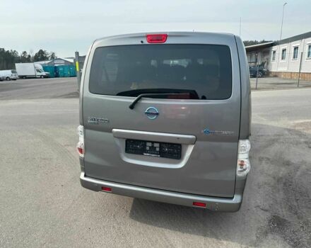 Серый Ниссан NV200, объемом двигателя 0 л и пробегом 90 тыс. км за 14000 $, фото 9 на Automoto.ua