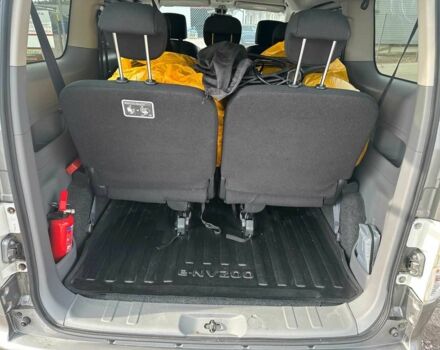 Серый Ниссан NV200, объемом двигателя 0 л и пробегом 90 тыс. км за 14000 $, фото 20 на Automoto.ua