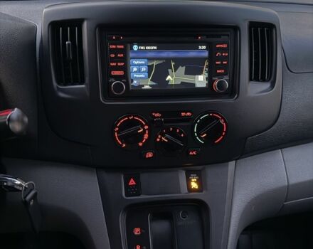 Синий Ниссан NV200, объемом двигателя 2 л и пробегом 184 тыс. км за 11000 $, фото 12 на Automoto.ua
