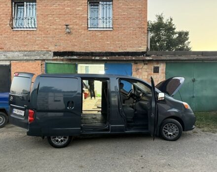 Синий Ниссан NV200, объемом двигателя 2 л и пробегом 184 тыс. км за 11000 $, фото 4 на Automoto.ua