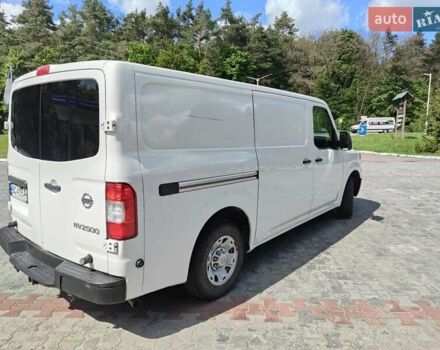 Белый Ниссан NV2500, объемом двигателя 4 л и пробегом 112 тыс. км за 15500 $, фото 2 на Automoto.ua