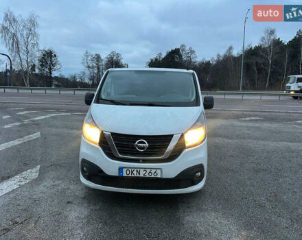 Белый Ниссан NV300, объемом двигателя 1.6 л и пробегом 232 тыс. км за 13300 $, фото 2 на Automoto.ua