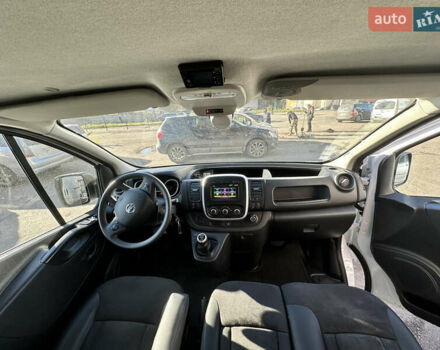 Белый Ниссан NV300, объемом двигателя 2 л и пробегом 151 тыс. км за 31000 $, фото 8 на Automoto.ua