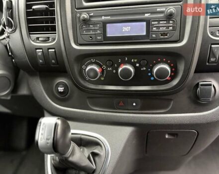 Сірий Ніссан NV300, об'ємом двигуна 2 л та пробігом 207 тис. км за 25500 $, фото 40 на Automoto.ua