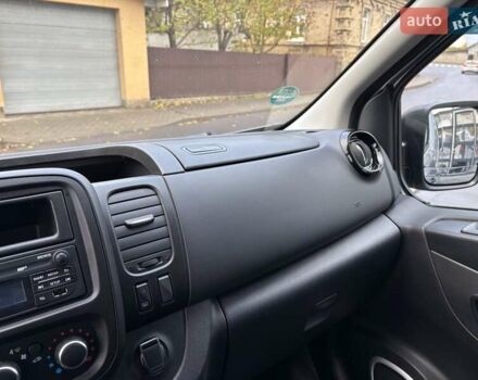 Сірий Ніссан NV300, об'ємом двигуна 2 л та пробігом 207 тис. км за 25500 $, фото 15 на Automoto.ua