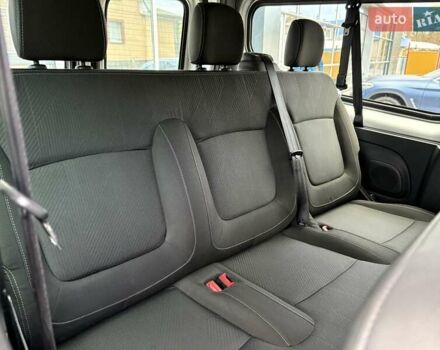 Сірий Ніссан NV300, об'ємом двигуна 2 л та пробігом 207 тис. км за 25500 $, фото 22 на Automoto.ua