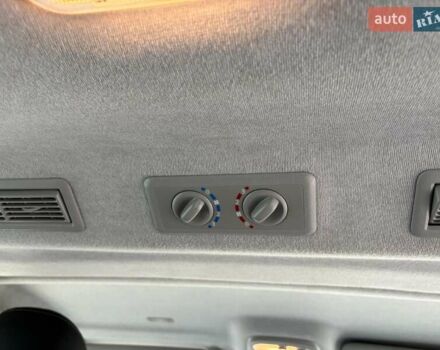 Сірий Ніссан NV300, об'ємом двигуна 2 л та пробігом 203 тис. км за 23900 $, фото 15 на Automoto.ua