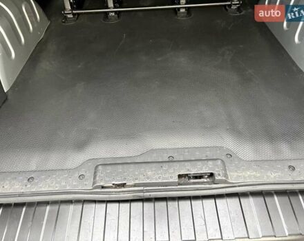 Сірий Ніссан NV300, об'ємом двигуна 2 л та пробігом 207 тис. км за 25500 $, фото 27 на Automoto.ua