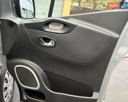 Сірий Ніссан NV300, об'ємом двигуна 2 л та пробігом 207 тис. км за 25500 $, фото 18 на Automoto.ua