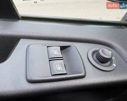 Сірий Ніссан NV300, об'ємом двигуна 2 л та пробігом 203 тис. км за 23900 $, фото 7 на Automoto.ua