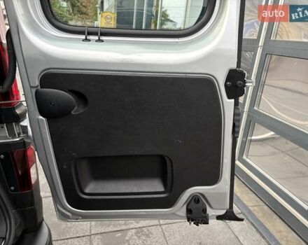 Сірий Ніссан NV300, об'ємом двигуна 2 л та пробігом 207 тис. км за 25500 $, фото 28 на Automoto.ua