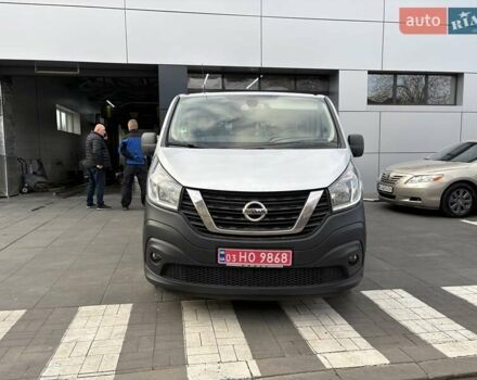 Сірий Ніссан NV300, об'ємом двигуна 2 л та пробігом 203 тис. км за 23900 $, фото 2 на Automoto.ua