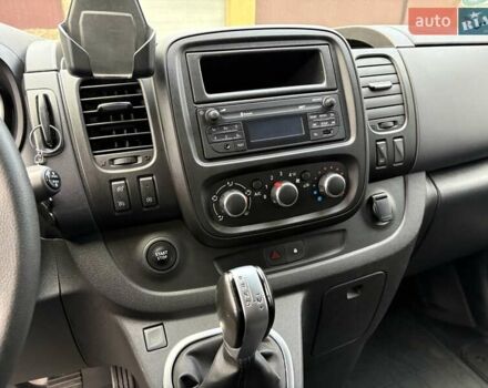 Сірий Ніссан NV300, об'ємом двигуна 2 л та пробігом 207 тис. км за 25500 $, фото 14 на Automoto.ua