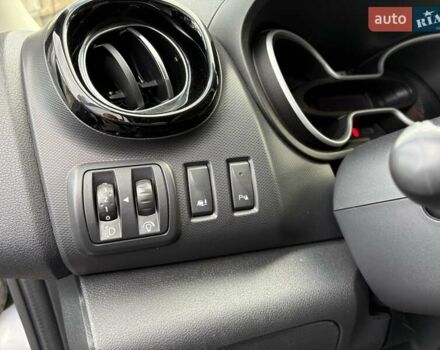 Сірий Ніссан NV300, об'ємом двигуна 2 л та пробігом 203 тис. км за 23900 $, фото 8 на Automoto.ua