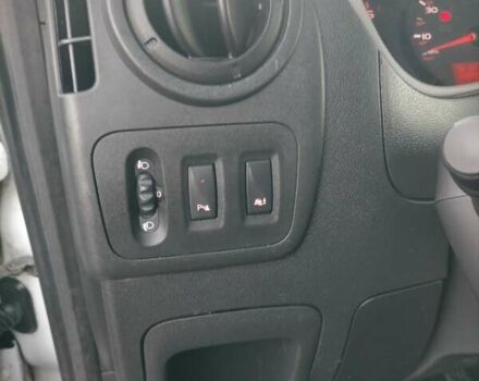 Білий Ніссан NV400, об'ємом двигуна 2.3 л та пробігом 305 тис. км за 12900 $, фото 12 на Automoto.ua