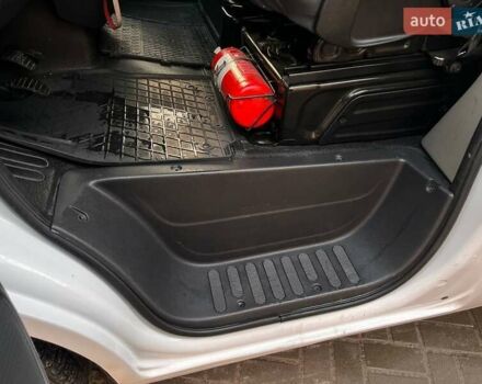 Белый Ниссан NV400, объемом двигателя 2.3 л и пробегом 111 тыс. км за 16999 $, фото 17 на Automoto.ua