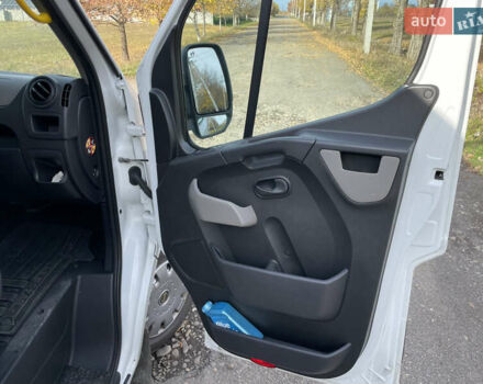 Белый Ниссан NV400, объемом двигателя 2.3 л и пробегом 350 тыс. км за 20000 $, фото 15 на Automoto.ua