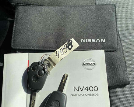 Белый Ниссан NV400, объемом двигателя 2.3 л и пробегом 237 тыс. км за 13700 $, фото 2 на Automoto.ua