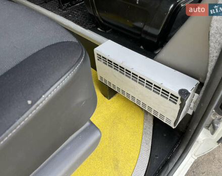 Белый Ниссан NV400, объемом двигателя 2.3 л и пробегом 350 тыс. км за 20000 $, фото 10 на Automoto.ua