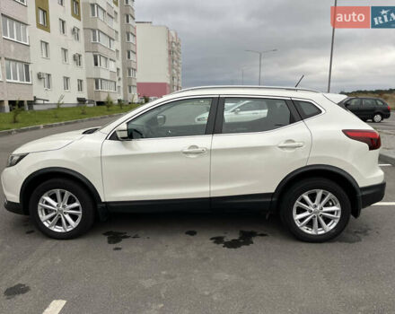 Белый Ниссан Rogue Sport, объемом двигателя 2 л и пробегом 76 тыс. км за 14900 $, фото 2 на Automoto.ua