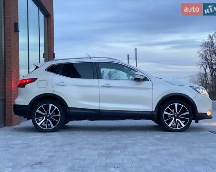 Белый Ниссан Rogue Sport, объемом двигателя 2 л и пробегом 61 тыс. км за 17690 $, фото 4 на Automoto.ua