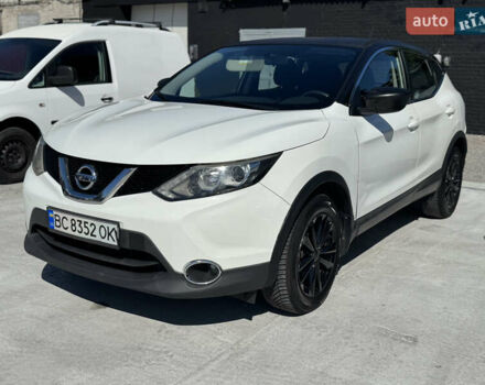 Белый Ниссан Rogue Sport, объемом двигателя 2 л и пробегом 210 тыс. км за 11900 $, фото 4 на Automoto.ua