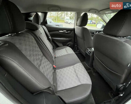 Белый Ниссан Rogue Sport, объемом двигателя 2 л и пробегом 76 тыс. км за 14900 $, фото 10 на Automoto.ua
