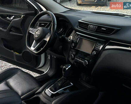 Белый Ниссан Rogue Sport, объемом двигателя 2 л и пробегом 107 тыс. км за 14300 $, фото 19 на Automoto.ua