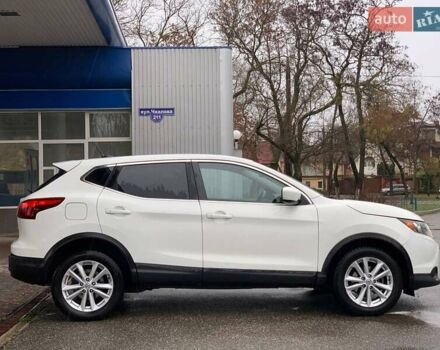 Белый Ниссан Rogue Sport, объемом двигателя 2 л и пробегом 131 тыс. км за 13499 $, фото 3 на Automoto.ua