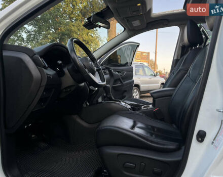 Белый Ниссан Rogue Sport, объемом двигателя 2 л и пробегом 107 тыс. км за 14300 $, фото 8 на Automoto.ua