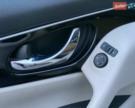 Белый Ниссан Rogue Sport, объемом двигателя 2 л и пробегом 61 тыс. км за 17690 $, фото 16 на Automoto.ua