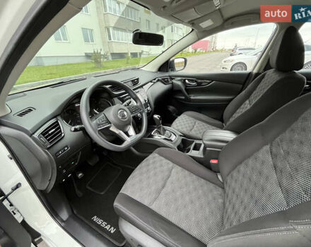 Белый Ниссан Rogue Sport, объемом двигателя 2 л и пробегом 76 тыс. км за 14900 $, фото 14 на Automoto.ua