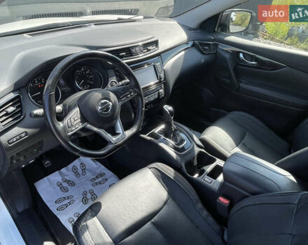 Белый Ниссан Rogue Sport, объемом двигателя 2 л и пробегом 137 тыс. км за 14800 $, фото 7 на Automoto.ua