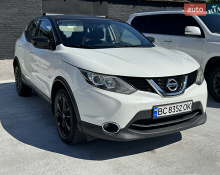 Белый Ниссан Rogue Sport, объемом двигателя 2 л и пробегом 210 тыс. км за 11900 $, фото 3 на Automoto.ua