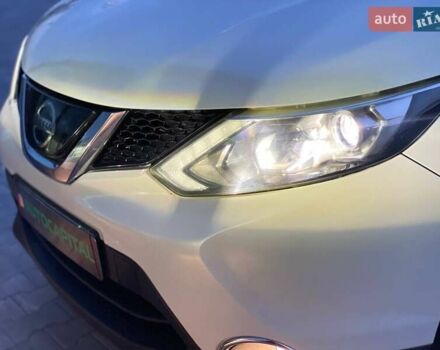 Белый Ниссан Rogue Sport, объемом двигателя 2 л и пробегом 61 тыс. км за 17690 $, фото 13 на Automoto.ua