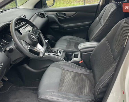 Білий Ніссан Rogue Sport, об'ємом двигуна 2 л та пробігом 62 тис. км за 14800 $, фото 28 на Automoto.ua