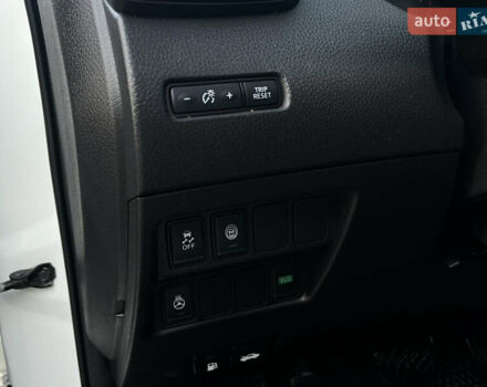 Белый Ниссан Rogue Sport, объемом двигателя 2 л и пробегом 107 тыс. км за 14300 $, фото 21 на Automoto.ua