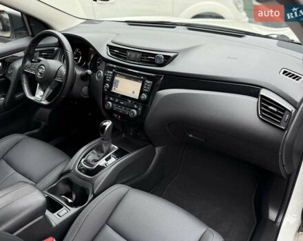 Белый Ниссан Rogue Sport, объемом двигателя 2 л и пробегом 68 тыс. км за 16900 $, фото 43 на Automoto.ua