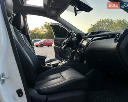 Белый Ниссан Rogue Sport, объемом двигателя 2 л и пробегом 107 тыс. км за 14300 $, фото 18 на Automoto.ua
