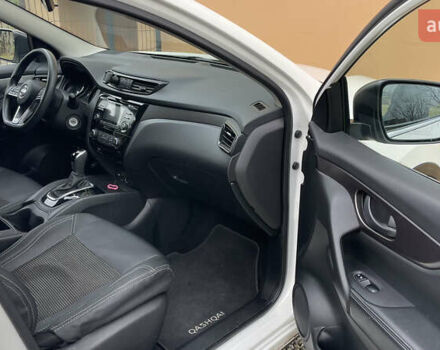 Білий Ніссан Rogue Sport, об'ємом двигуна 2 л та пробігом 62 тис. км за 14800 $, фото 30 на Automoto.ua