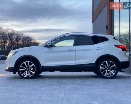 Белый Ниссан Rogue Sport, объемом двигателя 2 л и пробегом 61 тыс. км за 17690 $, фото 5 на Automoto.ua