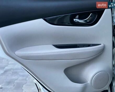 Белый Ниссан Rogue Sport, объемом двигателя 2 л и пробегом 61 тыс. км за 17690 $, фото 32 на Automoto.ua