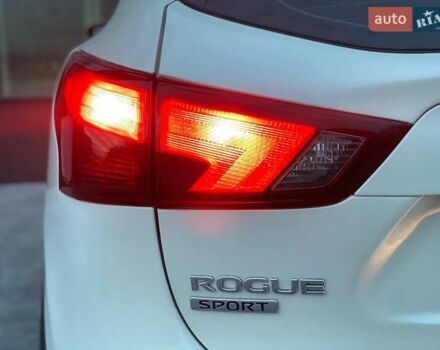 Белый Ниссан Rogue Sport, объемом двигателя 2 л и пробегом 61 тыс. км за 17690 $, фото 10 на Automoto.ua