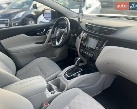 Белый Ниссан Rogue Sport, объемом двигателя 2 л и пробегом 70 тыс. км за 15200 $, фото 5 на Automoto.ua