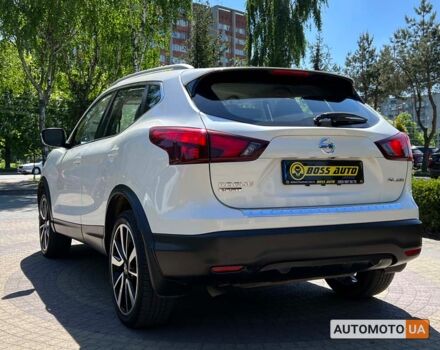 Белый Ниссан Rogue Sport, объемом двигателя 2 л и пробегом 80 тыс. км за 15999 $, фото 4 на Automoto.ua